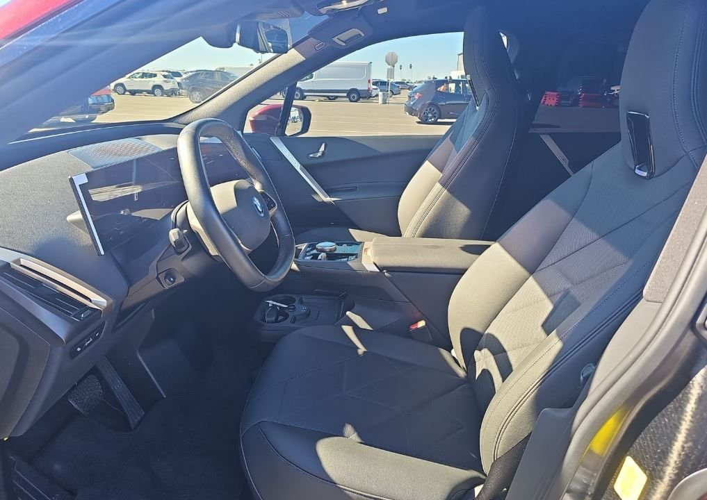 Used 2023 Red BMW xDrive50 image 5