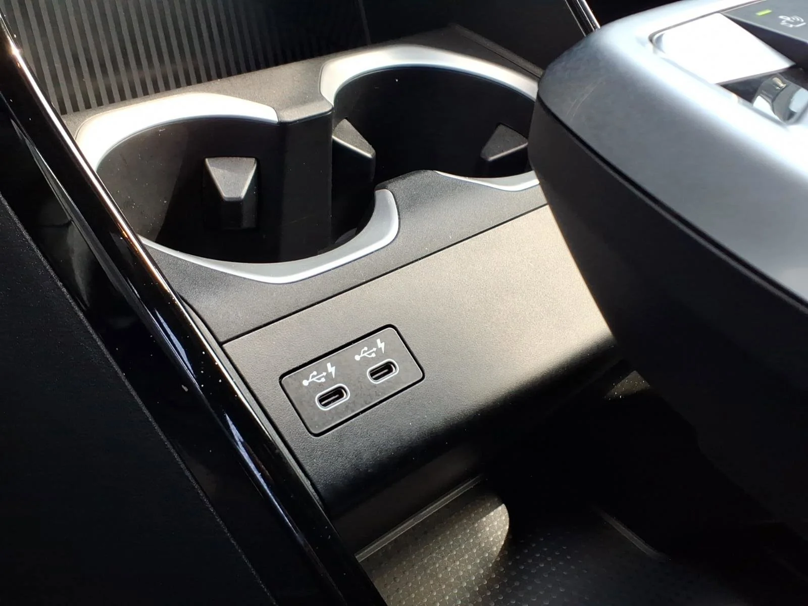 Used 2023 Black Sapphire Metallic BMW xDrive28i image 14