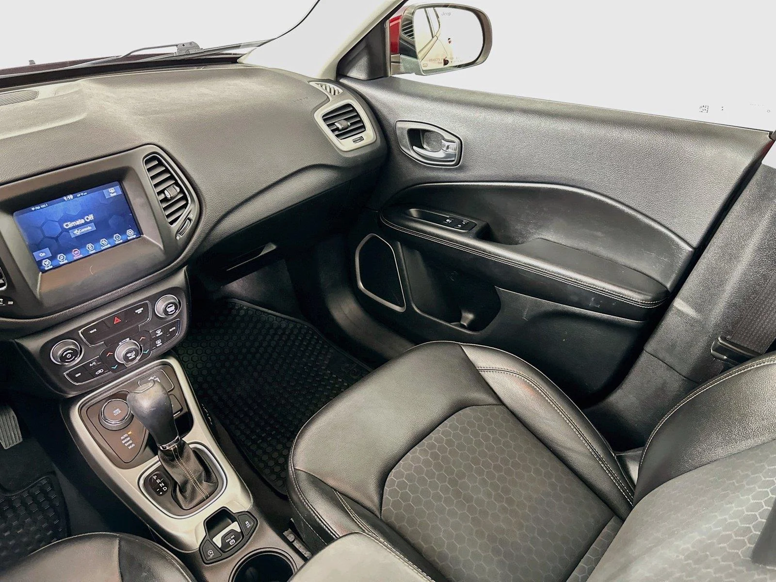 Used 2019 Redline Pearlcoat Jeep Latitude image 25