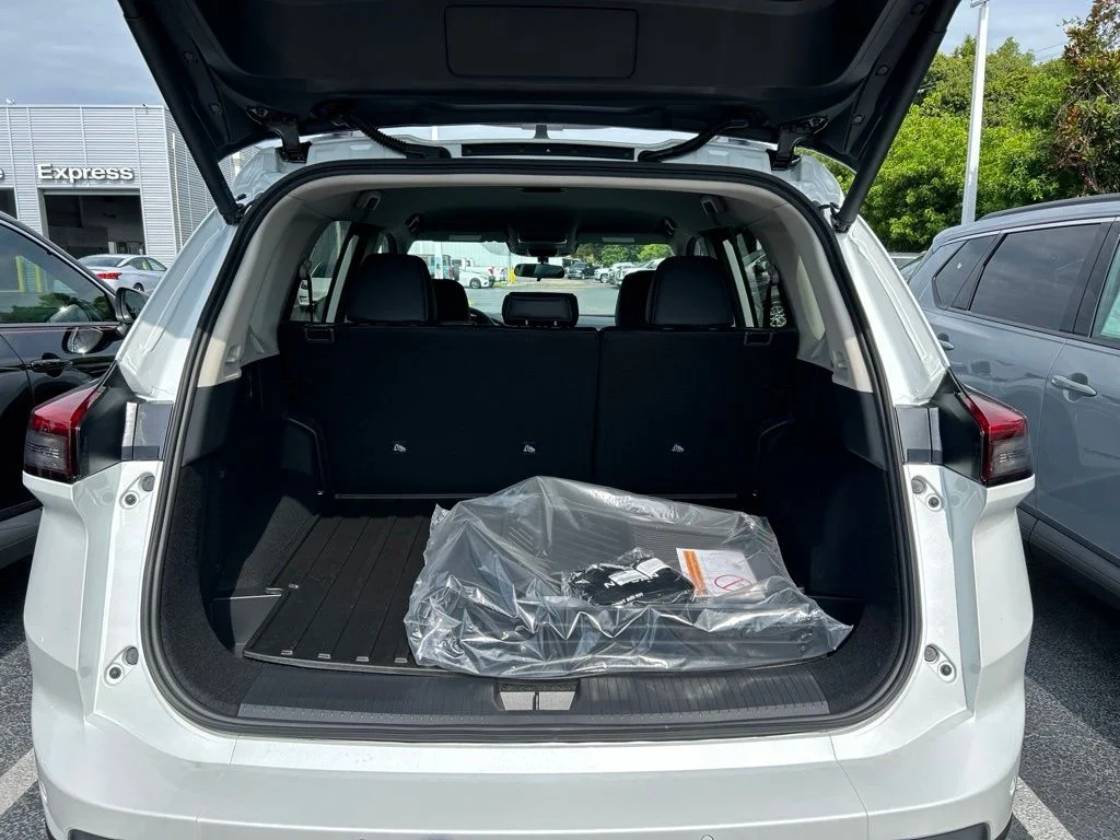 New 2026 Everest White Pearl TriCoat Nissan Rock Creek® image 50