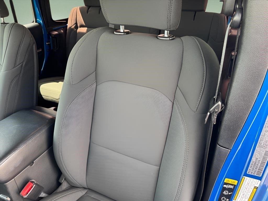 Used 2021  JEEP SPORT image 21
