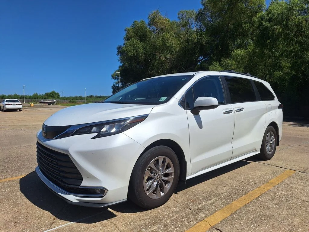 2023 Toyota Sienna XLE