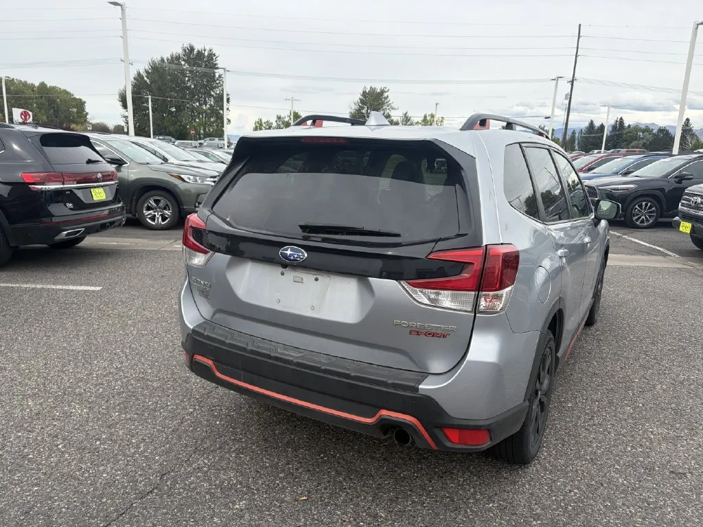 Used 2021  Subaru Sport image 3