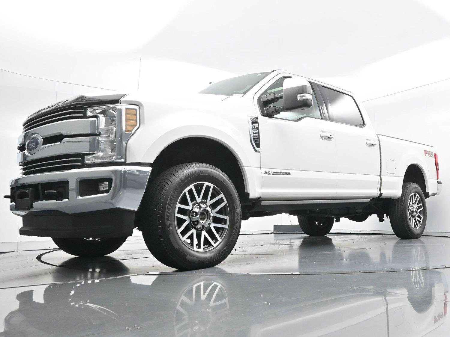 Used 2019 White Platinum Metallic Tri-Coat Ford Lariat image 47