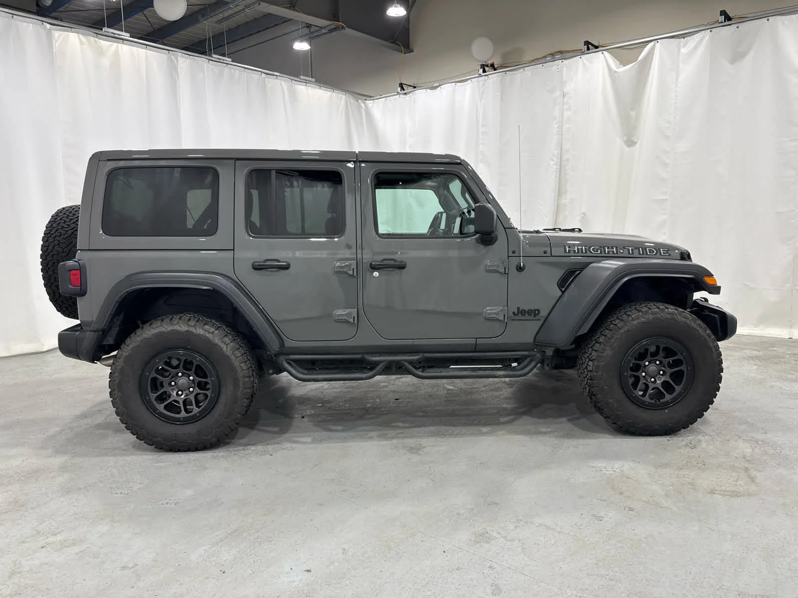Used 2023 Gray Jeep 4-Door High Tide 4x4 image 6