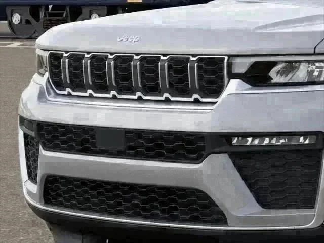 New 2026 Silver Zynith Exterior Paint Jeep Limited image 88