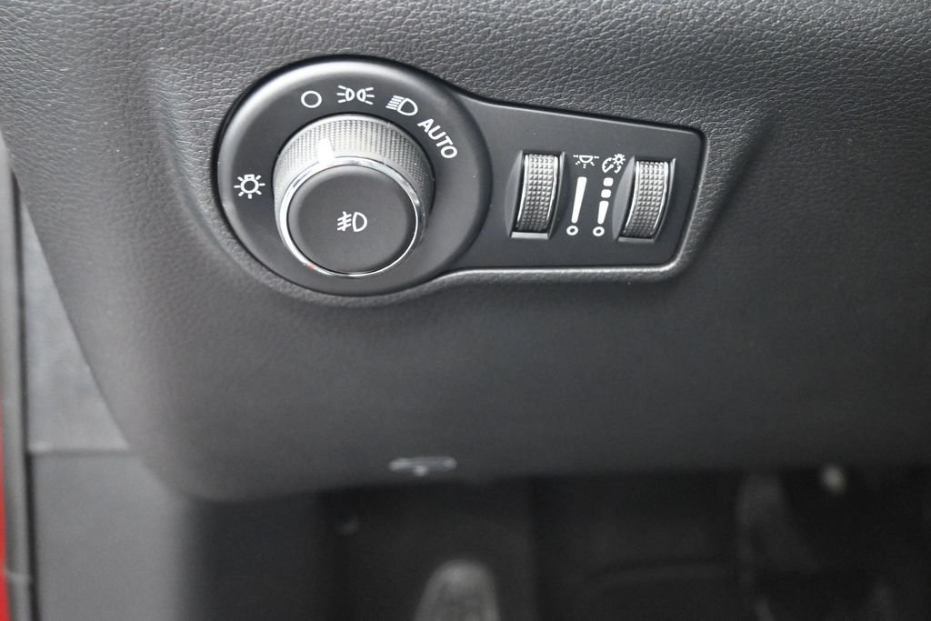 New 2026 Red Hot Pearlcoat Jeep Latitude image 21