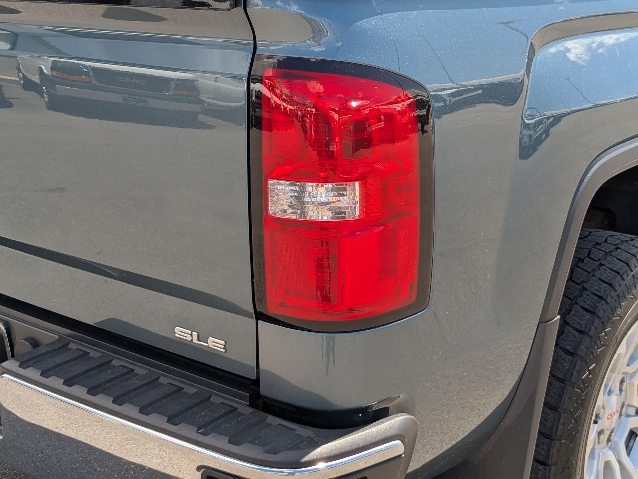 Used 2014 STEALTH GRAY METALLIC GMC SLE image 11