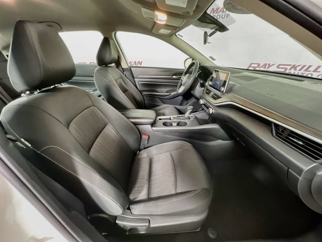 Used 2025 White Nissan SV image 37