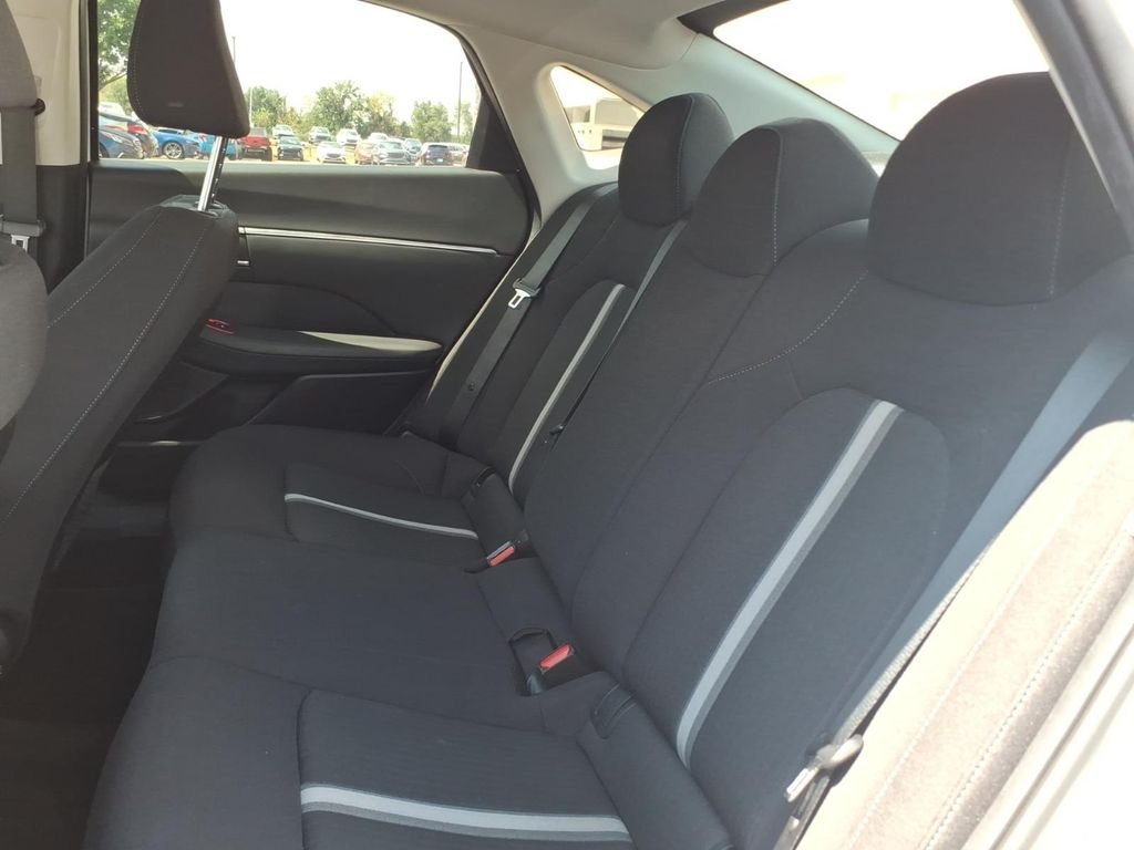Used 2022 White Hyundai SEL image 11