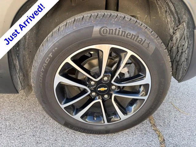 Used 2025 Green Chevrolet LT image 14