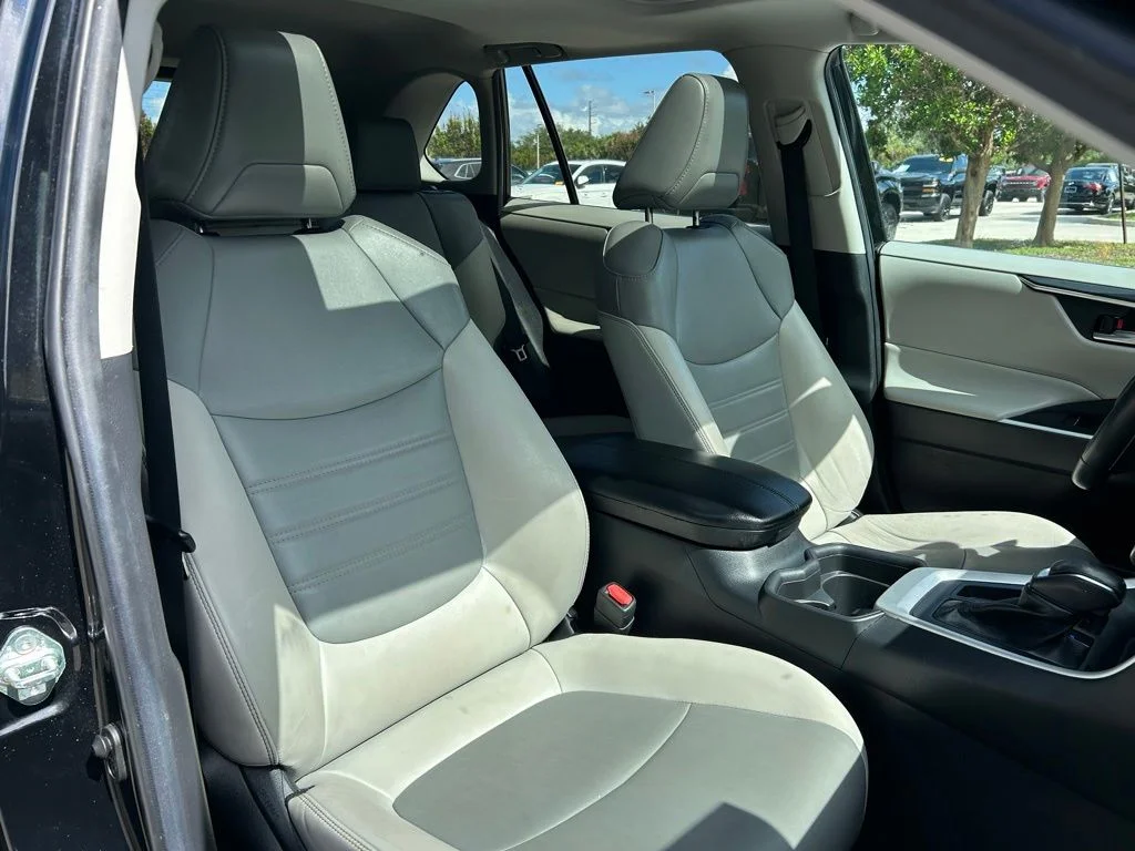 Certified Used 2019 Midnight Black Metallic Toyota XLE Premium image 43