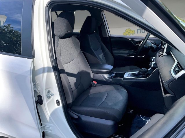 Used 2025 White Toyota XLE image 7