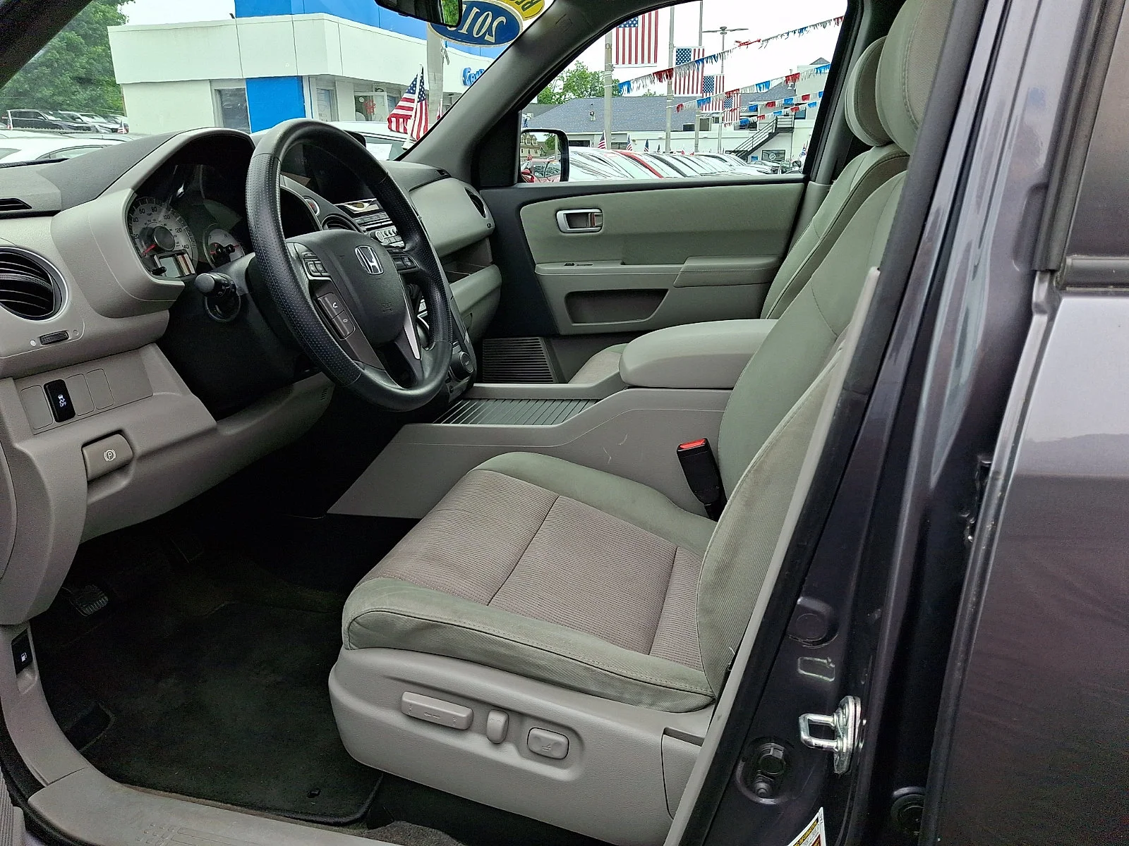Used 2015 Modern Steel Metallic Honda SE image 14