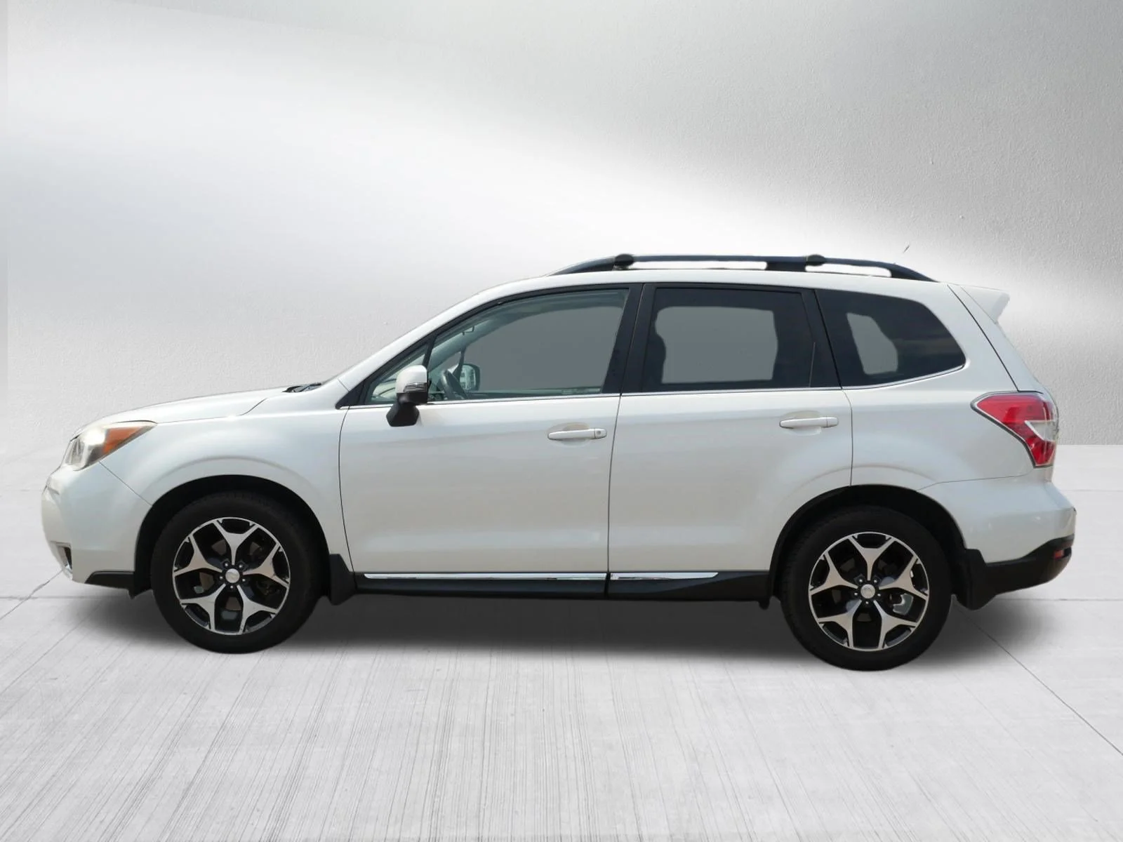 Used 2015 Satin White Pearl Subaru 2.0XT Touring image 4