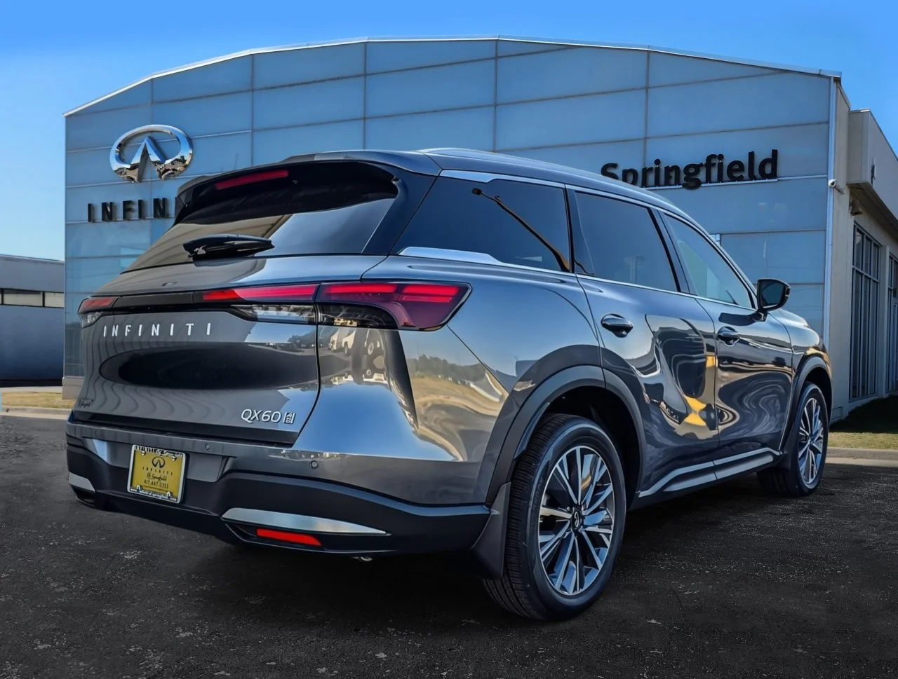New 2027 GRAPHITE SHADOW INFINITI Luxe AWD image 6