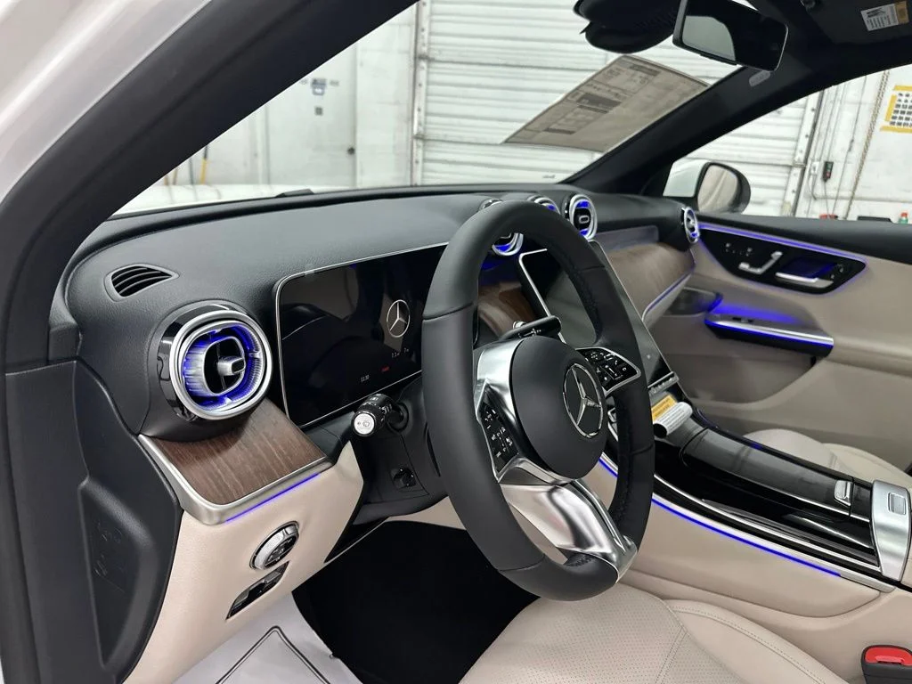 New 2027 White Mercedes-Benz GLC 300 image 13
