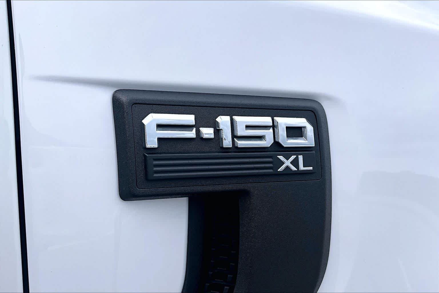 Used 2022 Oxford White Ford XL image 31