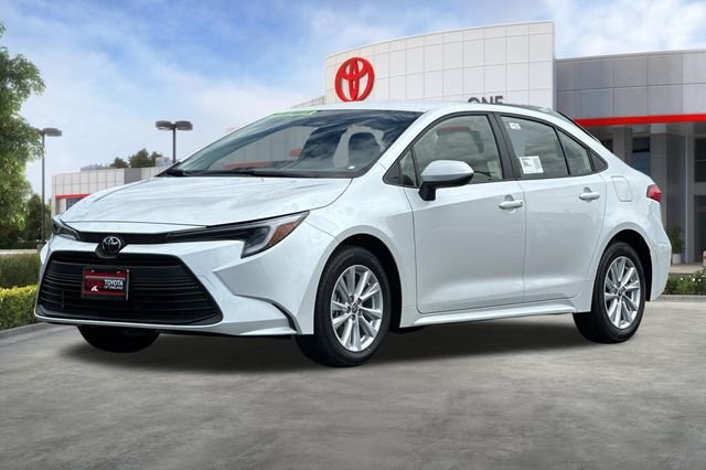 New 2026 Wind Chill Pearl <sup>1</sup> Toyota  LE image 8