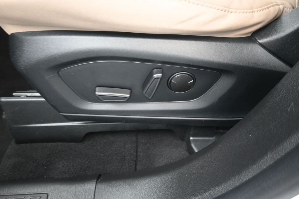 Used 2023 White Ford XLT image 17