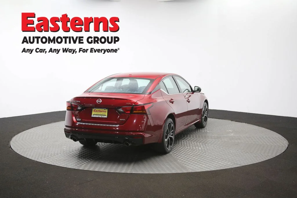 Used 2023 Red Nissan 2.5 SR image 40