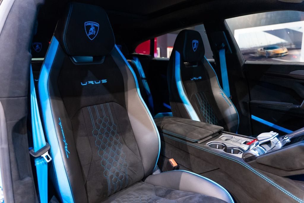 Used 2024 Blu Cepheus Metallic Lamborghini Performante image 40