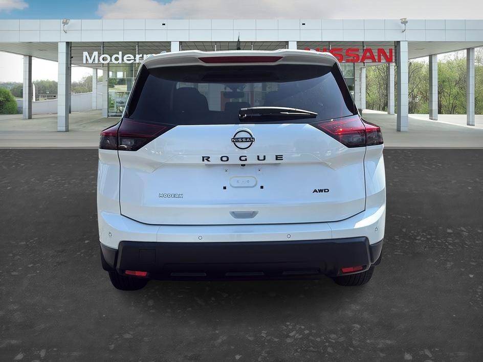 Used 2026 Everest White Pearl Tricoat Nissan Dark Armor image 4