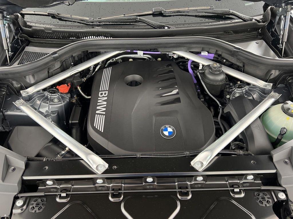New 2026 Skyscraper Grey Metallic BMW xDrive40i image 15