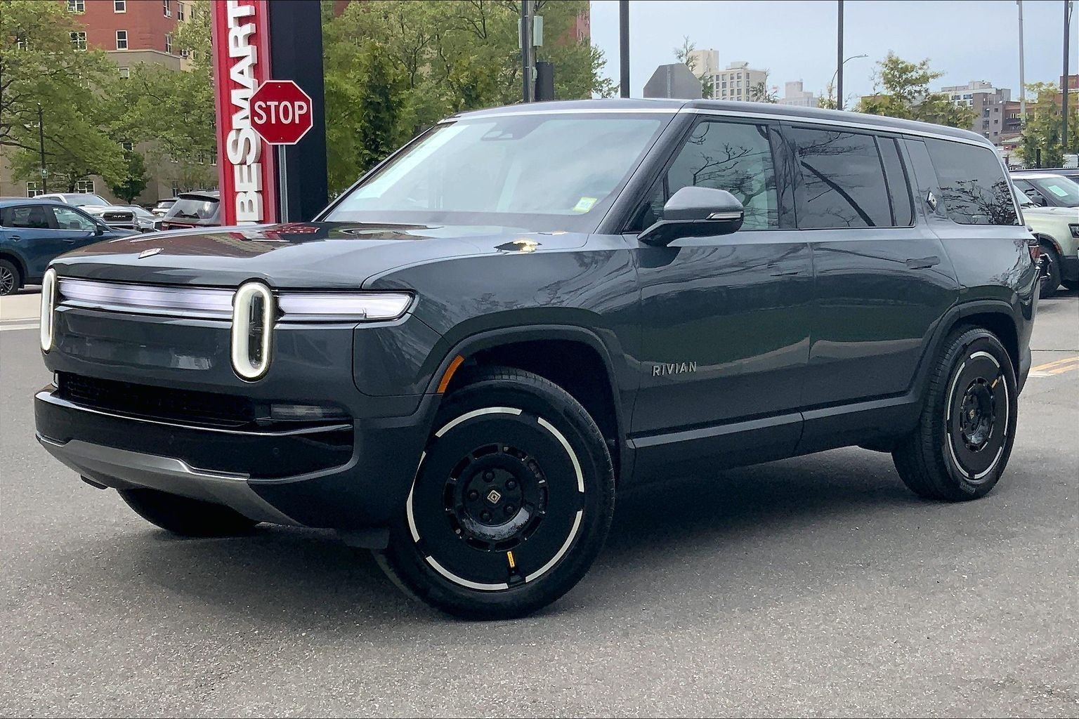 2025 Rivian R1S Adventure Dual Standard's photo