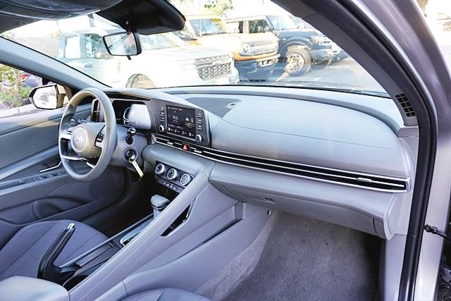Used 2024 Gray Hyundai SE image 9