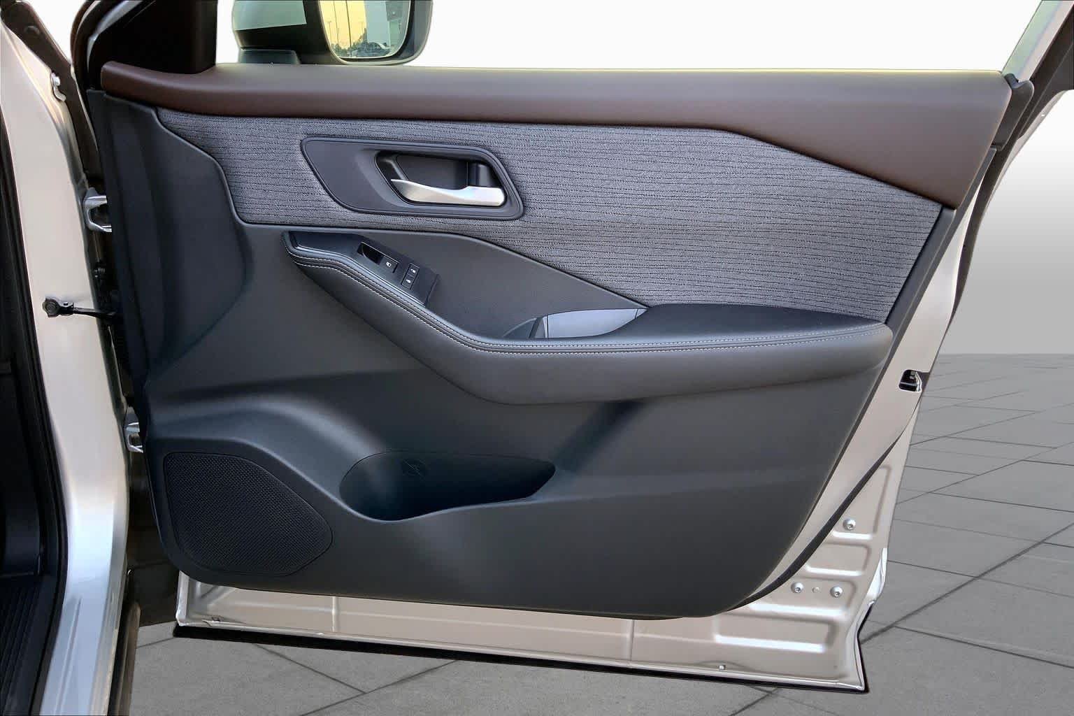 Used 2022 Brilliant Silver Metallic Nissan SV image 20