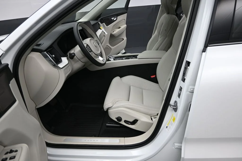 Used 2026 Crystal White Volvo Ultra image 10