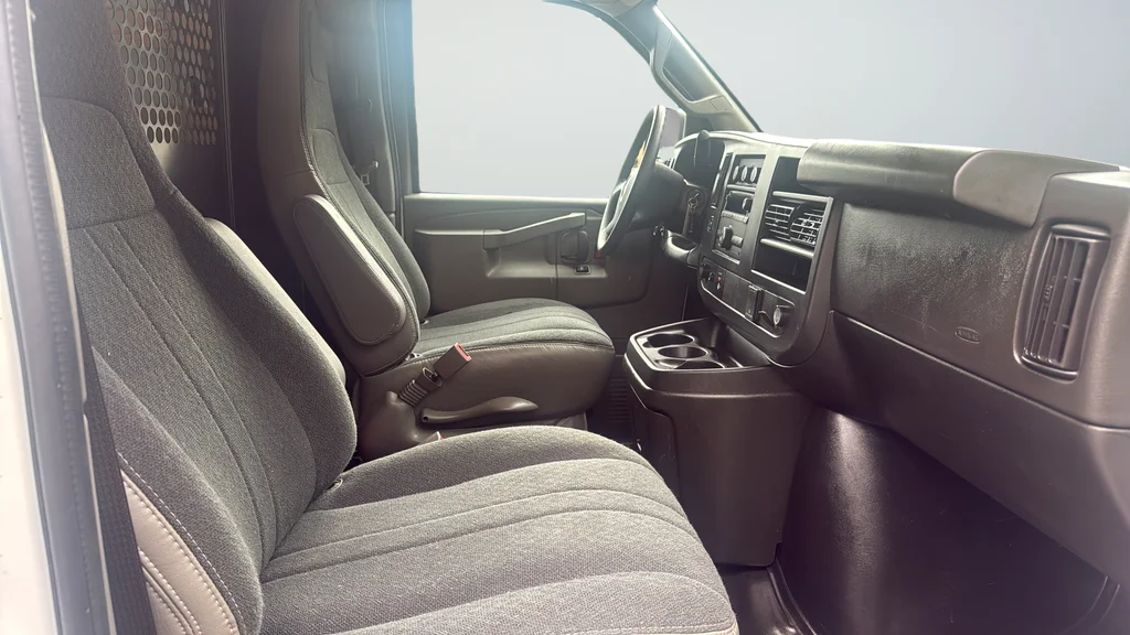 Used 2025 White GMC Work Van image 19