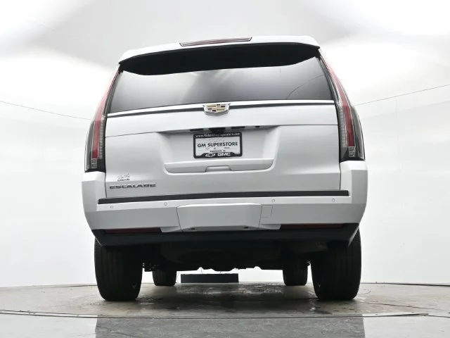 Used 2018 CRYSTAL WHITE TRICOAT Cadillac Luxury image 31