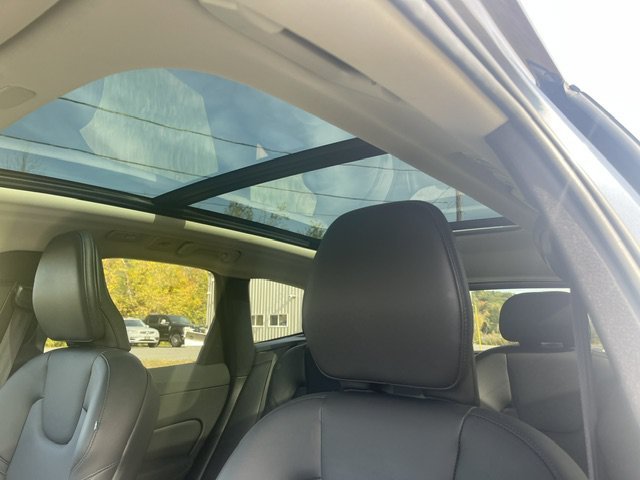 Used 2024 Blue Volvo Core Dark Theme image 17