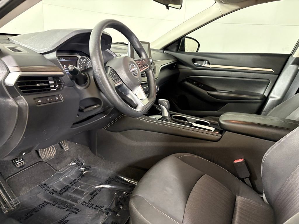 Used 2023 Black Nissan 2.5 SV image 22