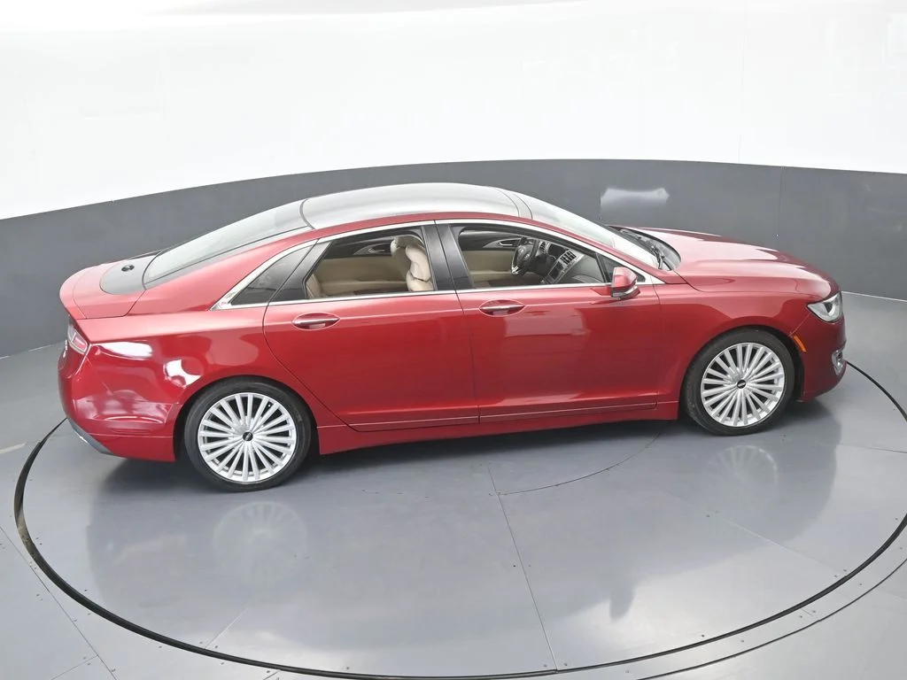 Used 2017 Ruby Red Metallic Lincoln Reserve image 59