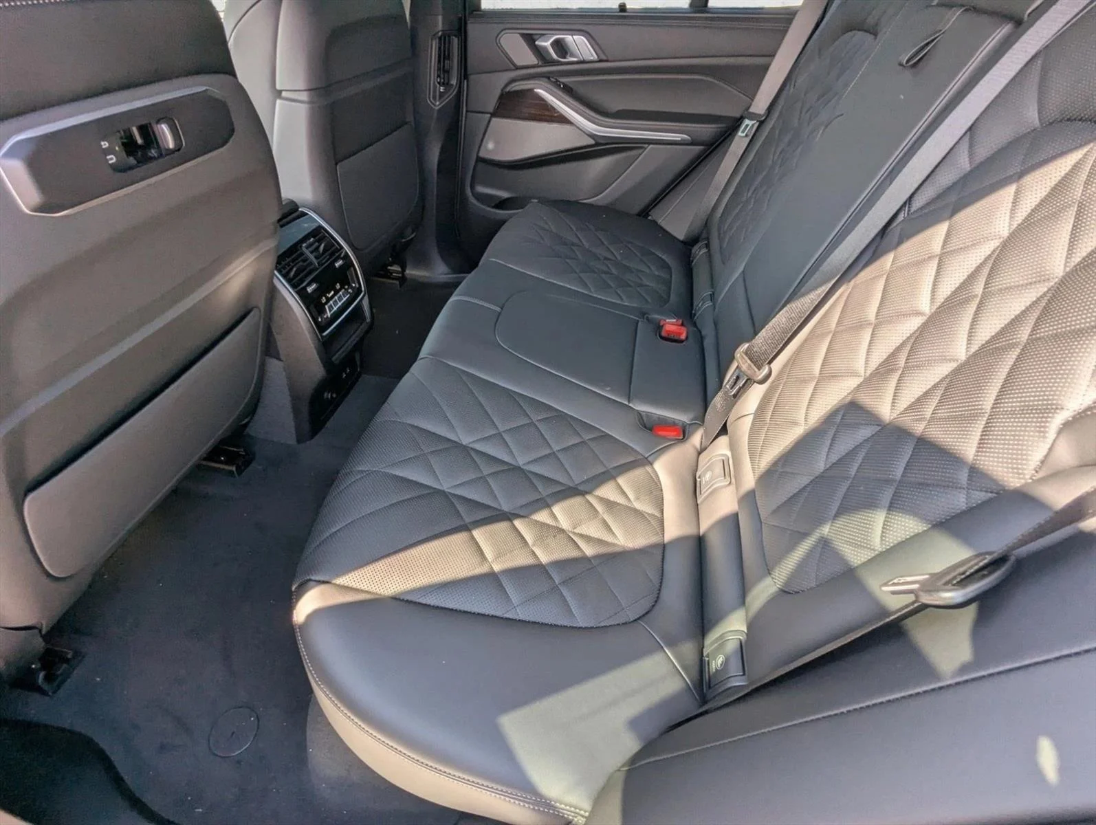 Used 2026 Skyscraper Grey Metallic BMW sDrive40i image 15