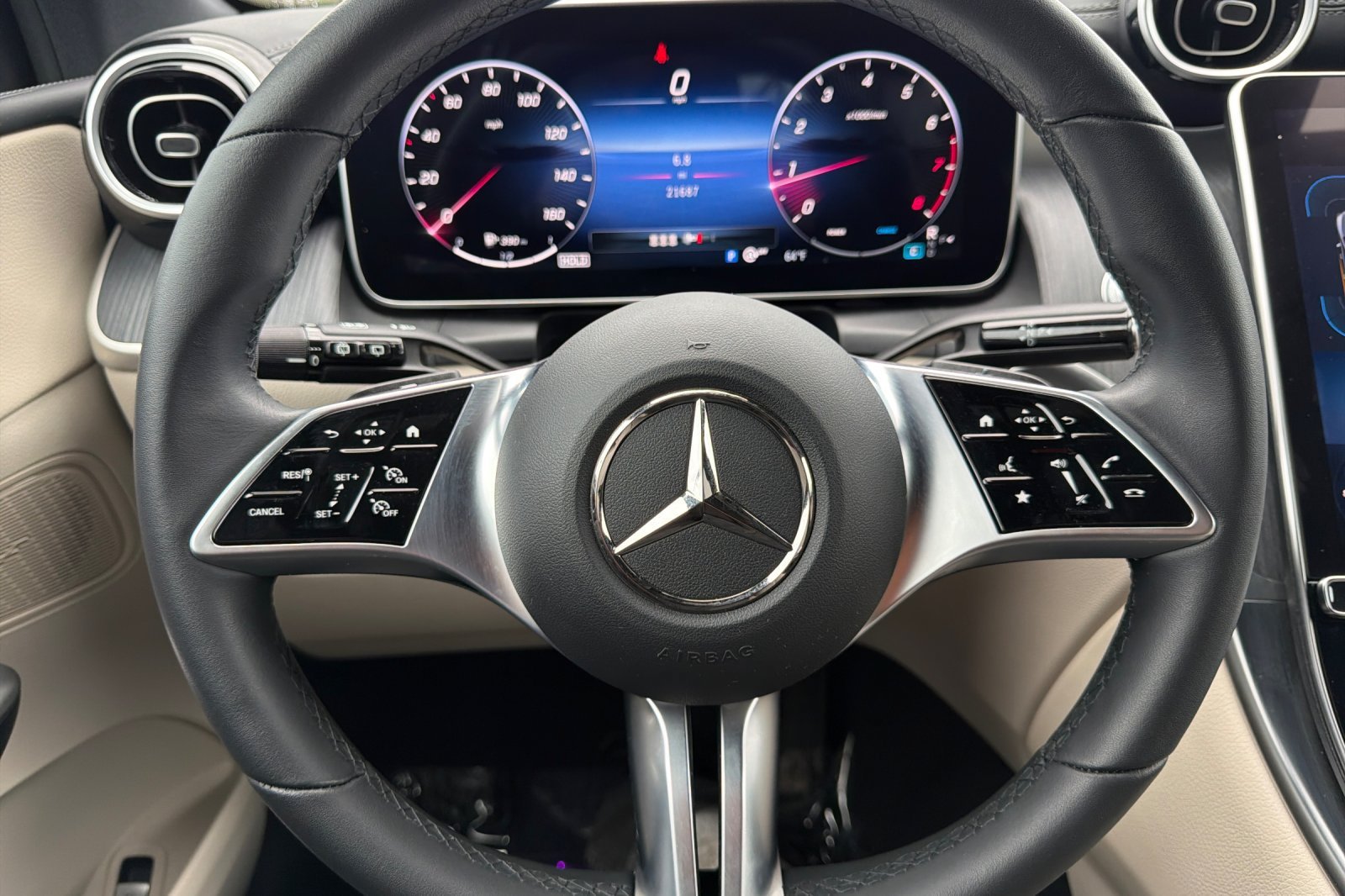 Used 2024 White Mercedes-Benz GLC 300 image 21