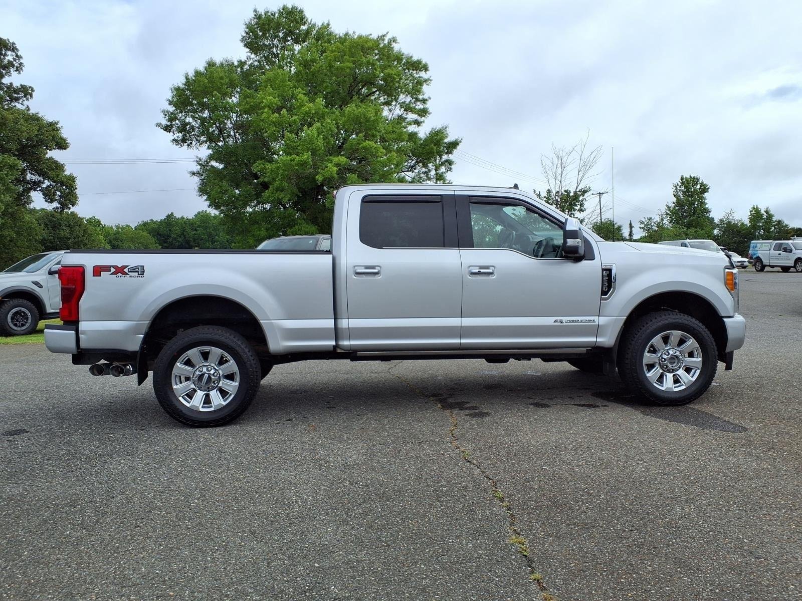 Used 2019  FORD  image 12