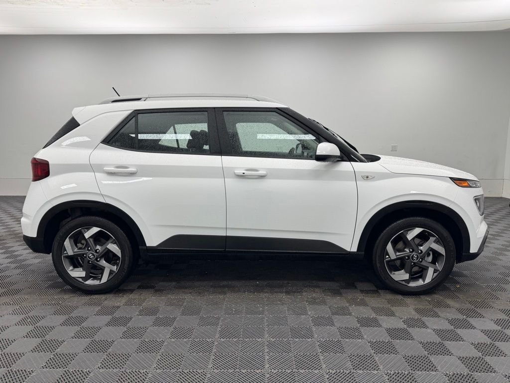 Used 2025 Lunar White Hyundai SEL image 6