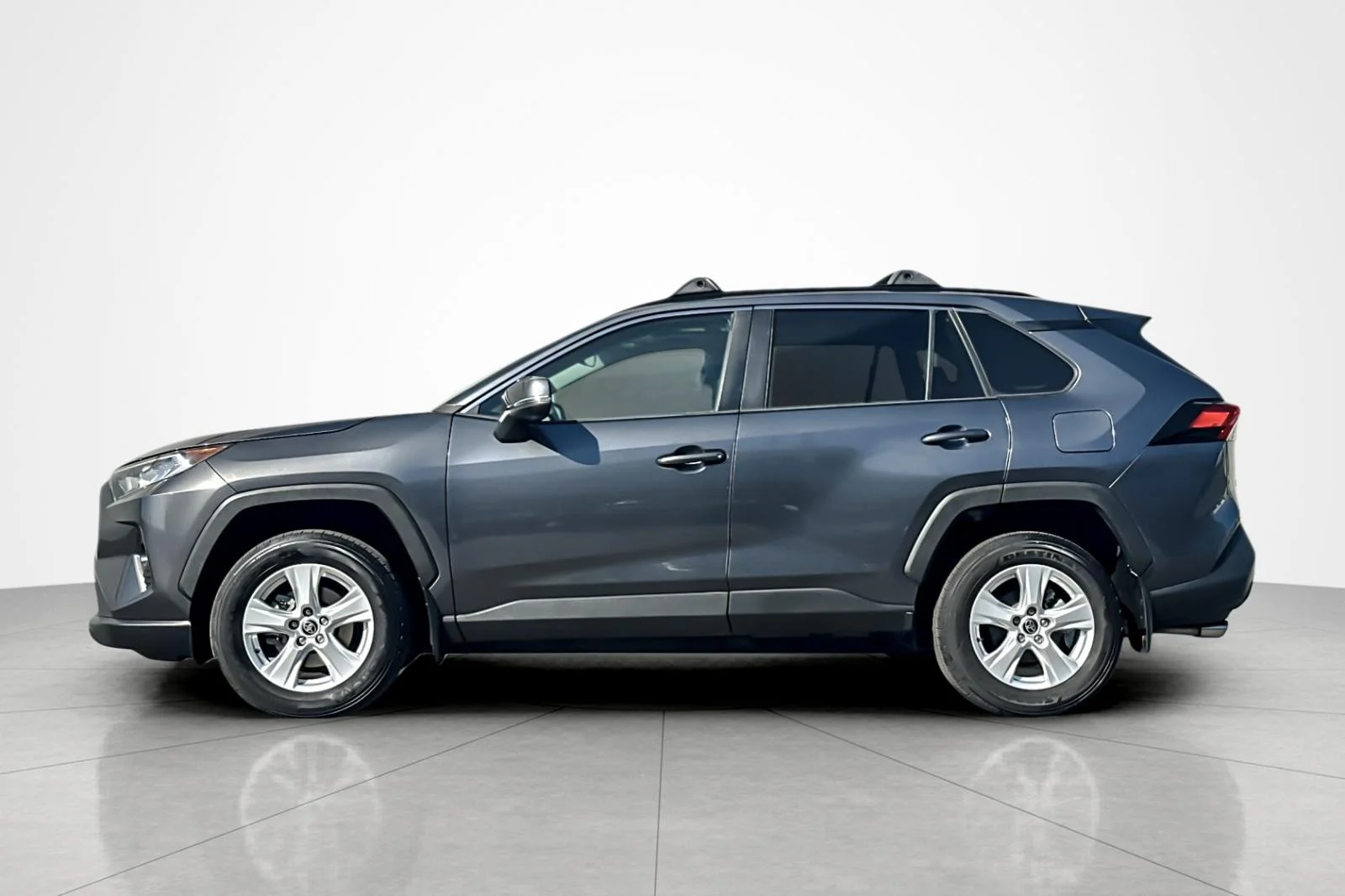 Used 2021 MAGNETIC GRAY Toyota XLE image 2