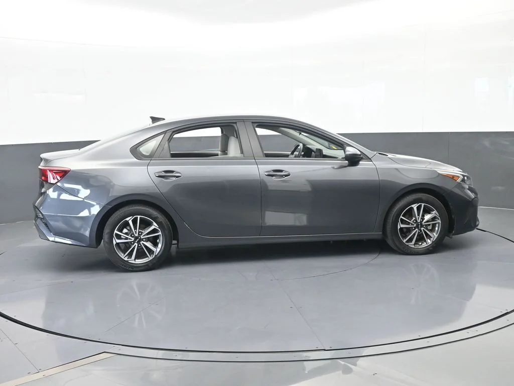 Used 2023 Gravity Gray Kia LXS image 7