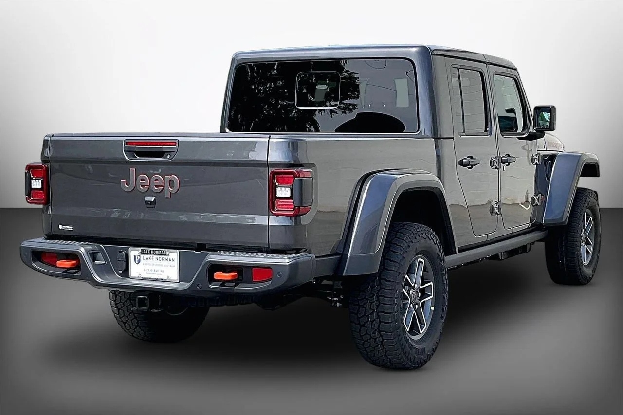 New 2026 Granite Crystal Metallic Clearcoat Jeep Mojave image 8