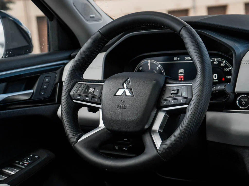 2025 Mitsubishi Outlander Plug-in Hybrid Platinum Edition - Photo 15