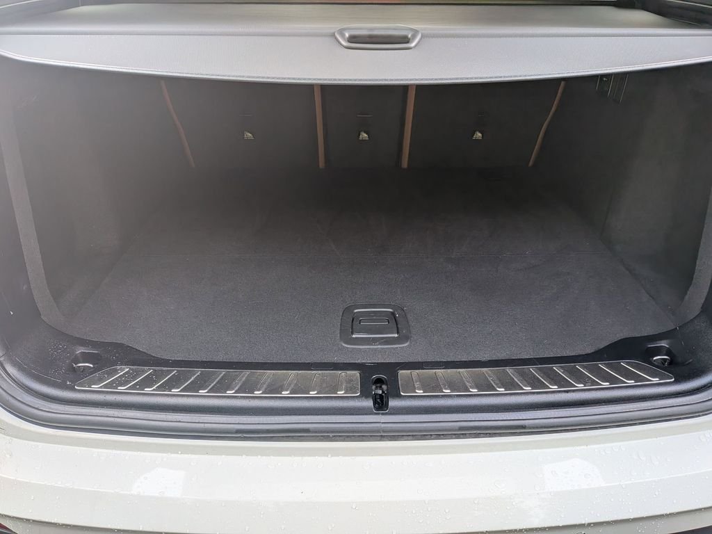 Used 2023  BMW xDrive30i image 7