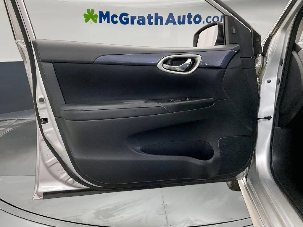 Used 2017 Silver Nissan SR image 27