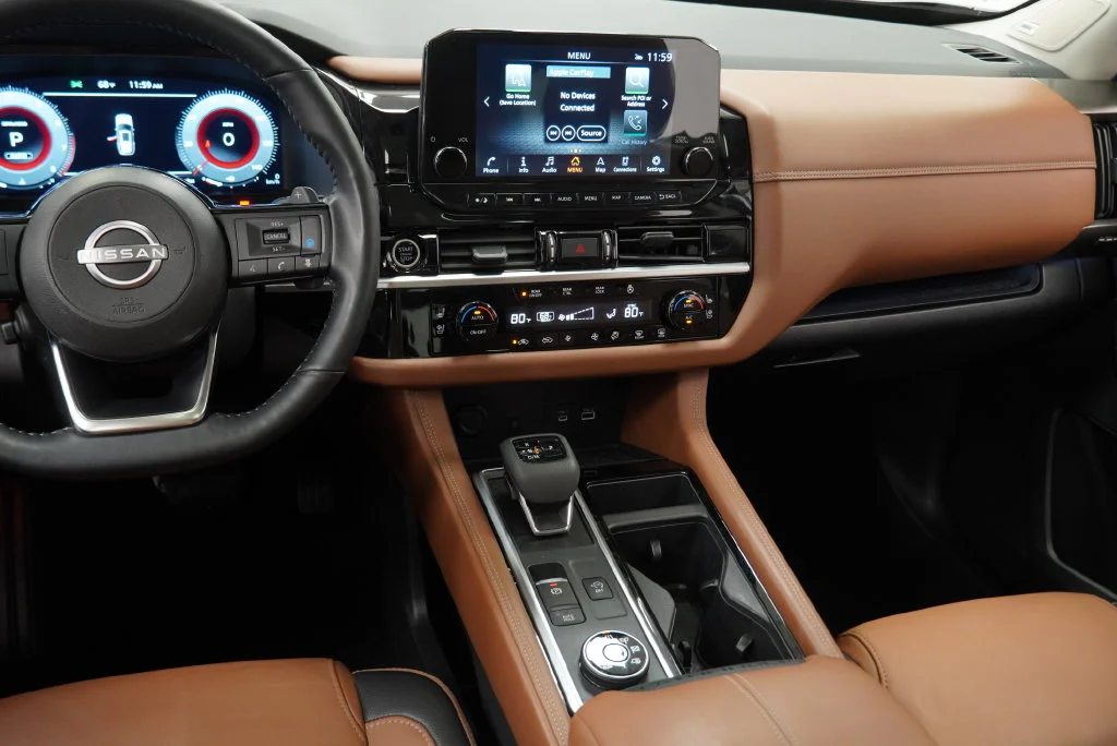 Used 2024 Gray Nissan Platinum image 25