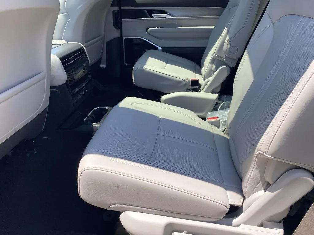 New 2026 High Gloss Black Exterior Paint Jeep Limited Altitude image 10