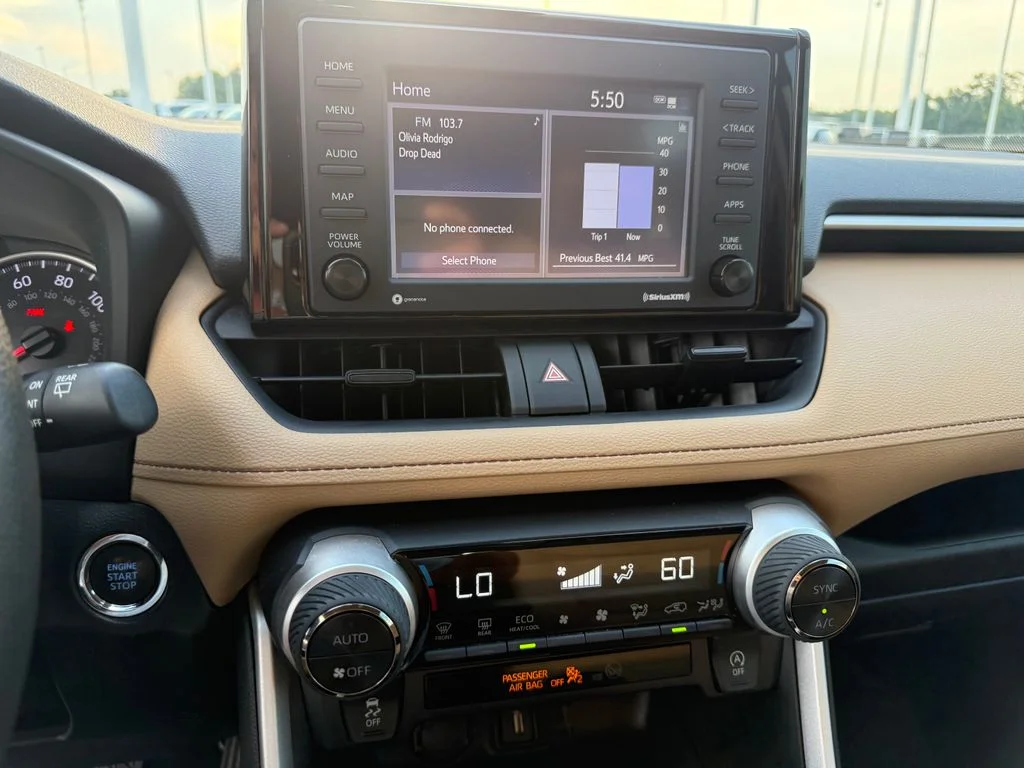 Used 2022 White Toyota XLE image 10